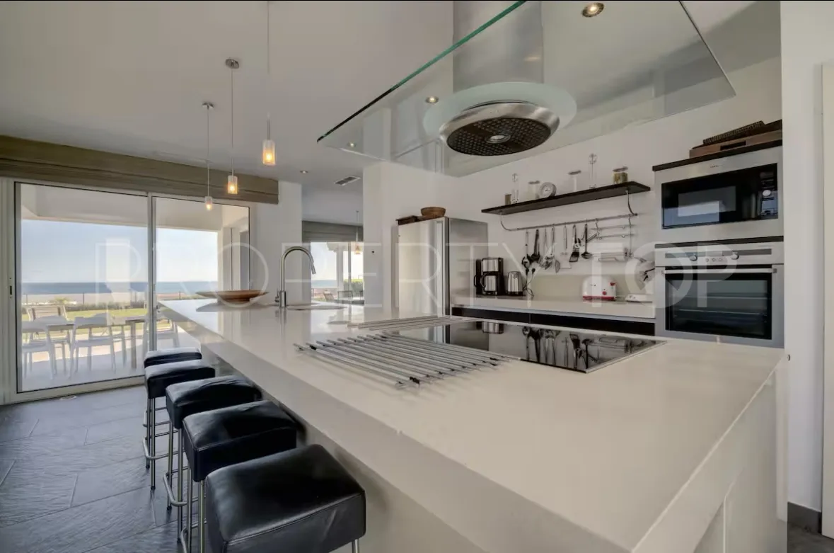 6 bedrooms villa for sale in Manilva