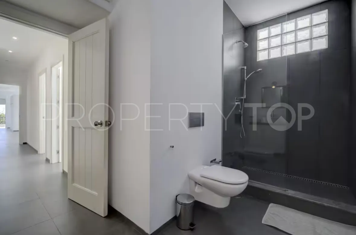 6 bedrooms villa for sale in Manilva