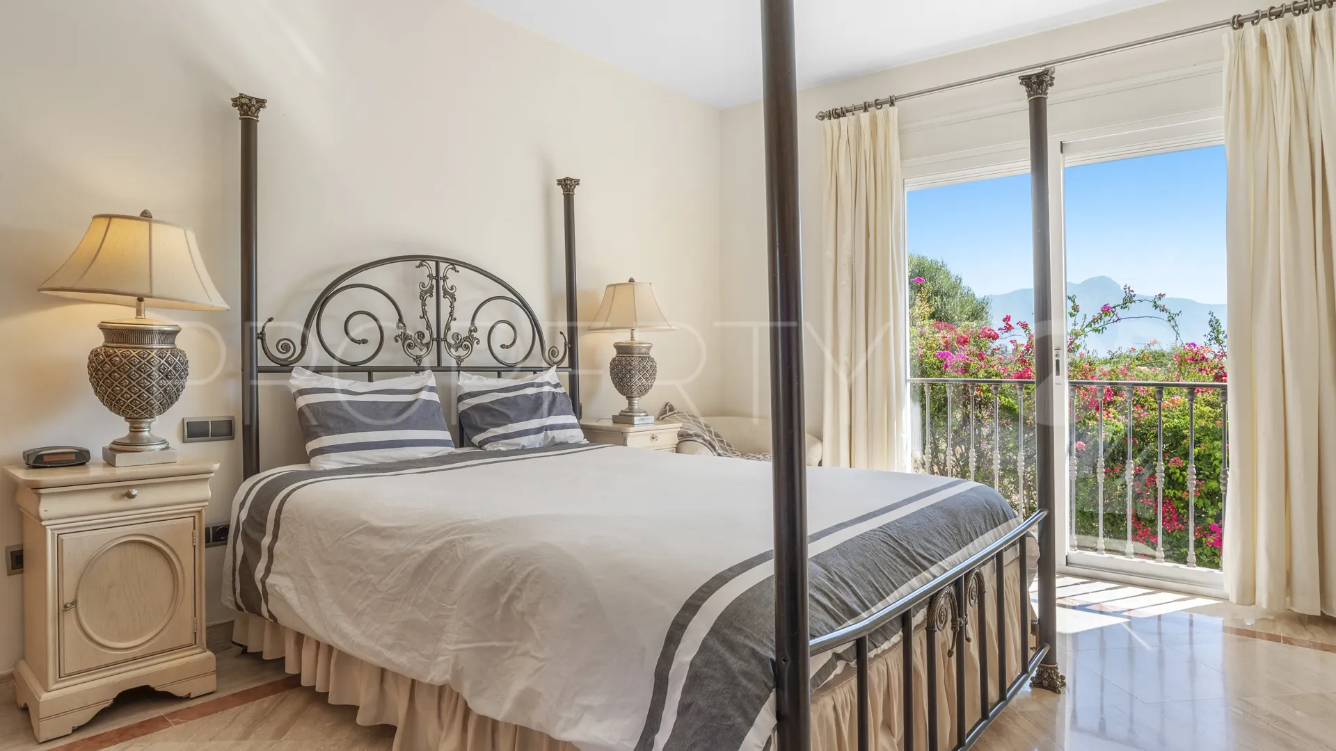Comprar villa en Puerto del Almendro con 5 dormitorios