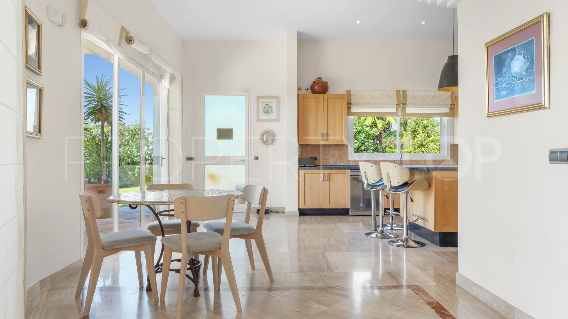 Comprar villa en Puerto del Almendro con 5 dormitorios