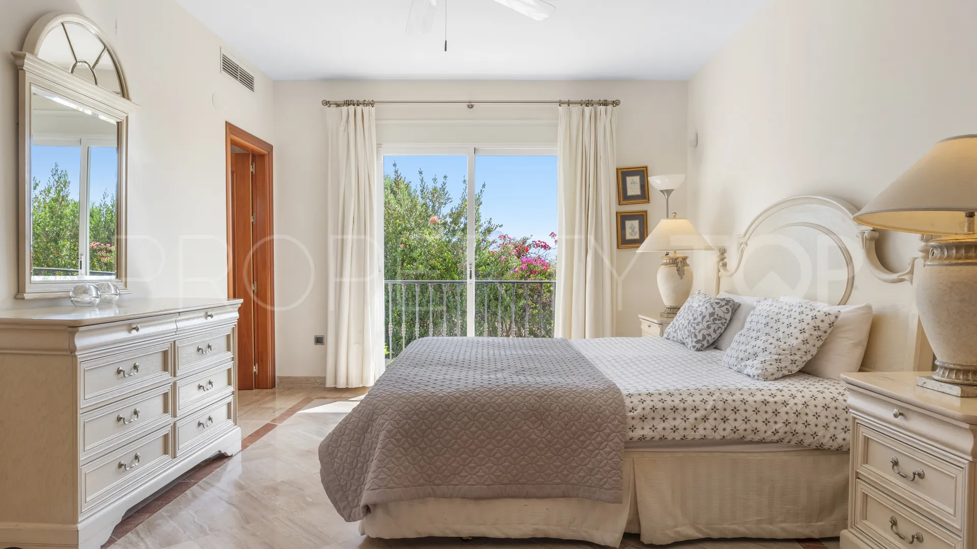 Comprar villa en Puerto del Almendro con 5 dormitorios