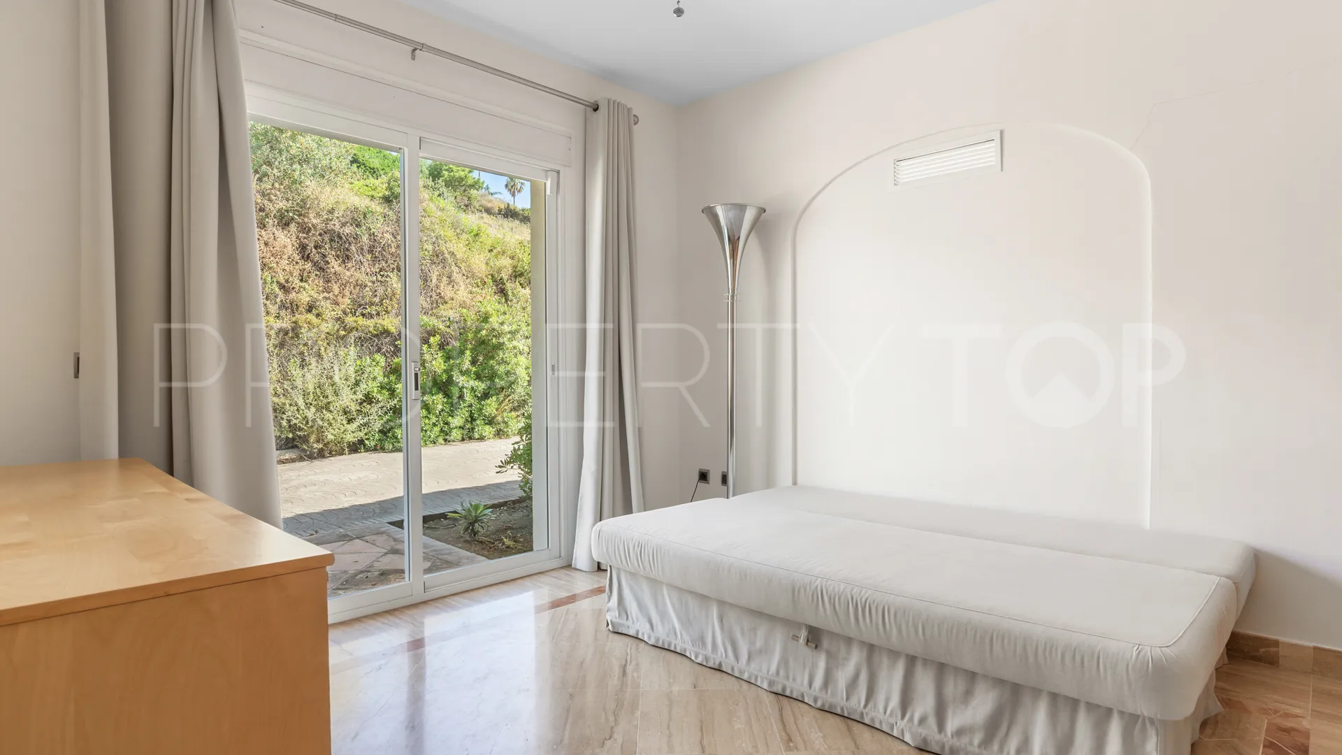 Comprar villa en Puerto del Almendro con 5 dormitorios