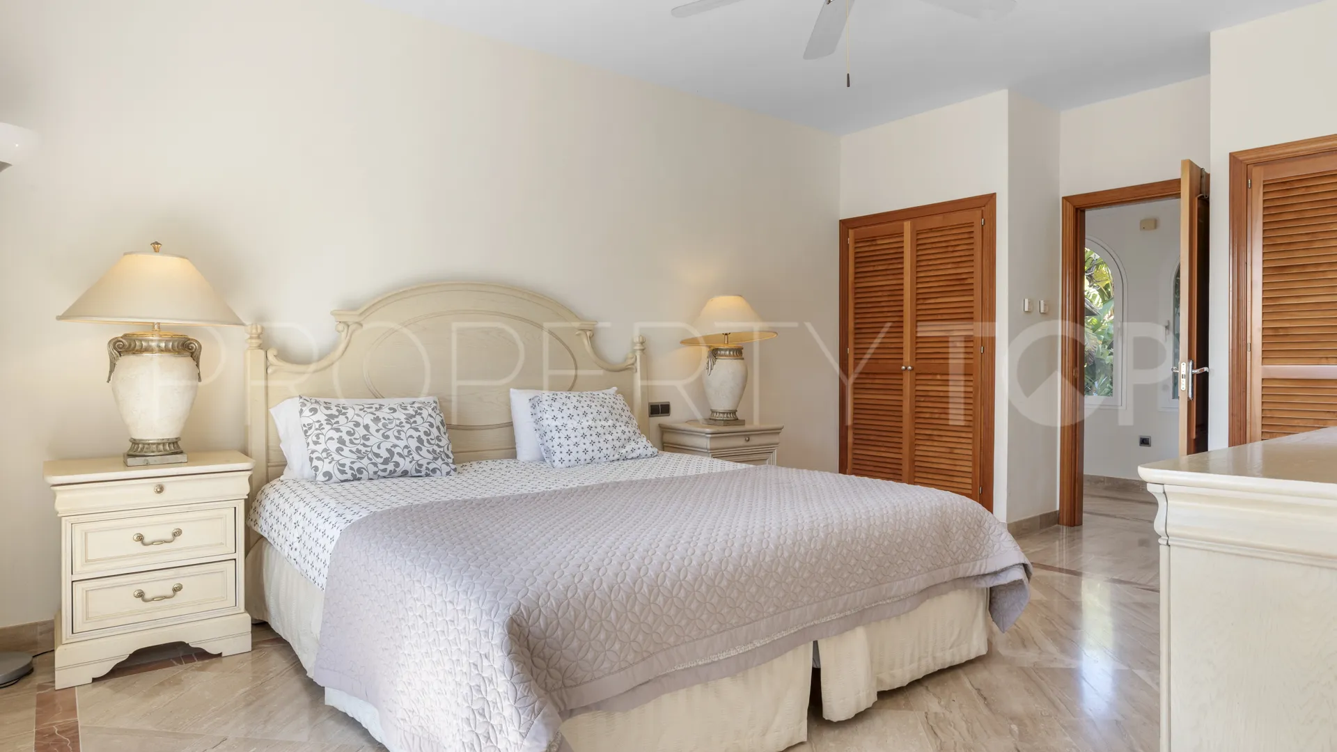 Comprar villa en Puerto del Almendro con 5 dormitorios