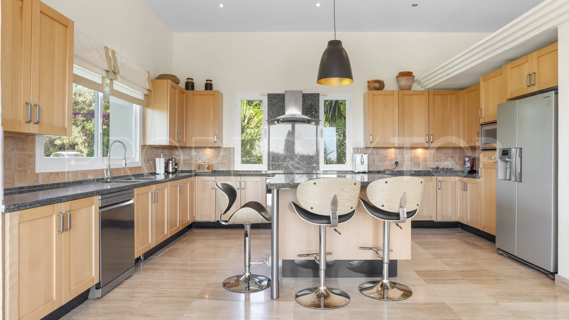 Comprar villa en Puerto del Almendro con 5 dormitorios