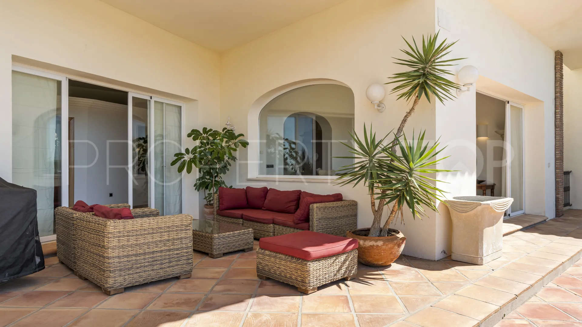 Comprar villa en Puerto del Almendro con 5 dormitorios