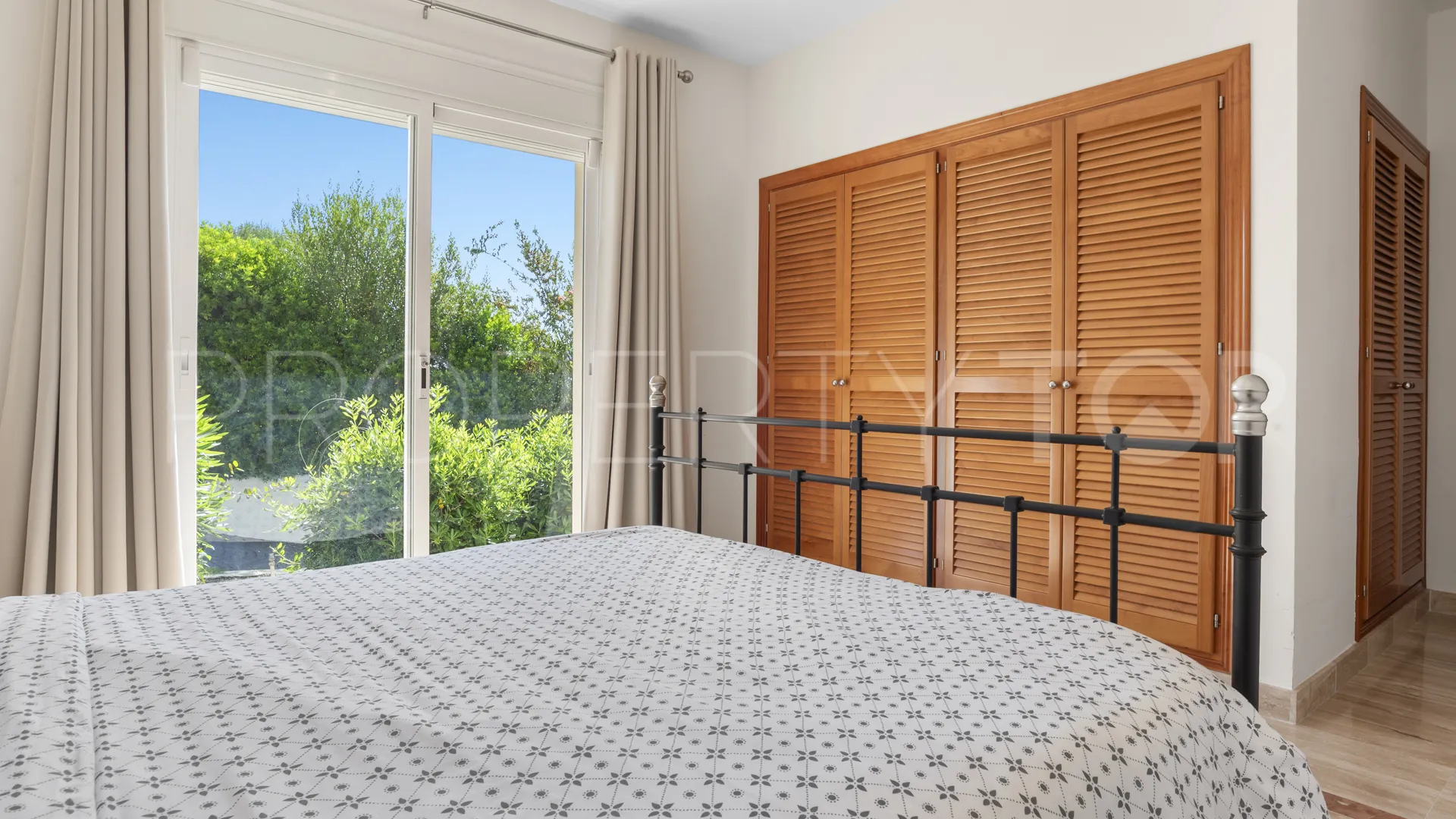 Comprar villa en Puerto del Almendro con 5 dormitorios
