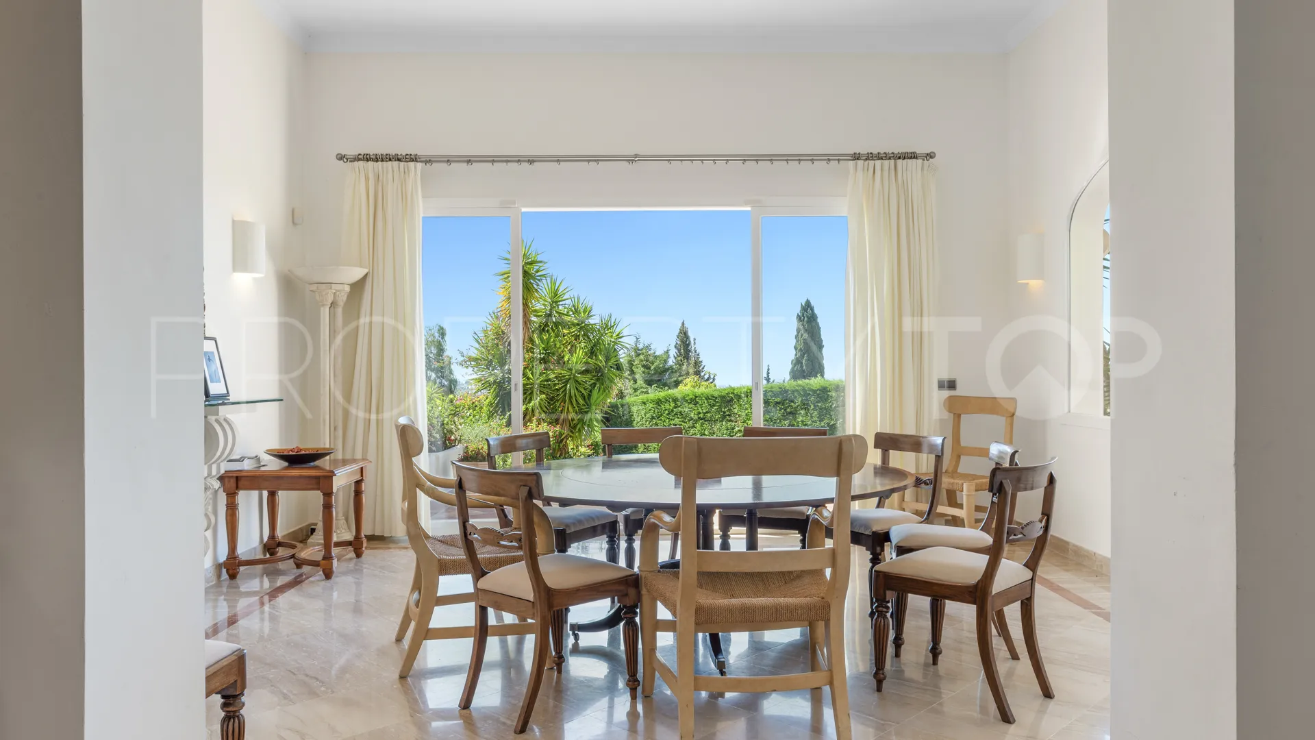 Comprar villa en Puerto del Almendro con 5 dormitorios