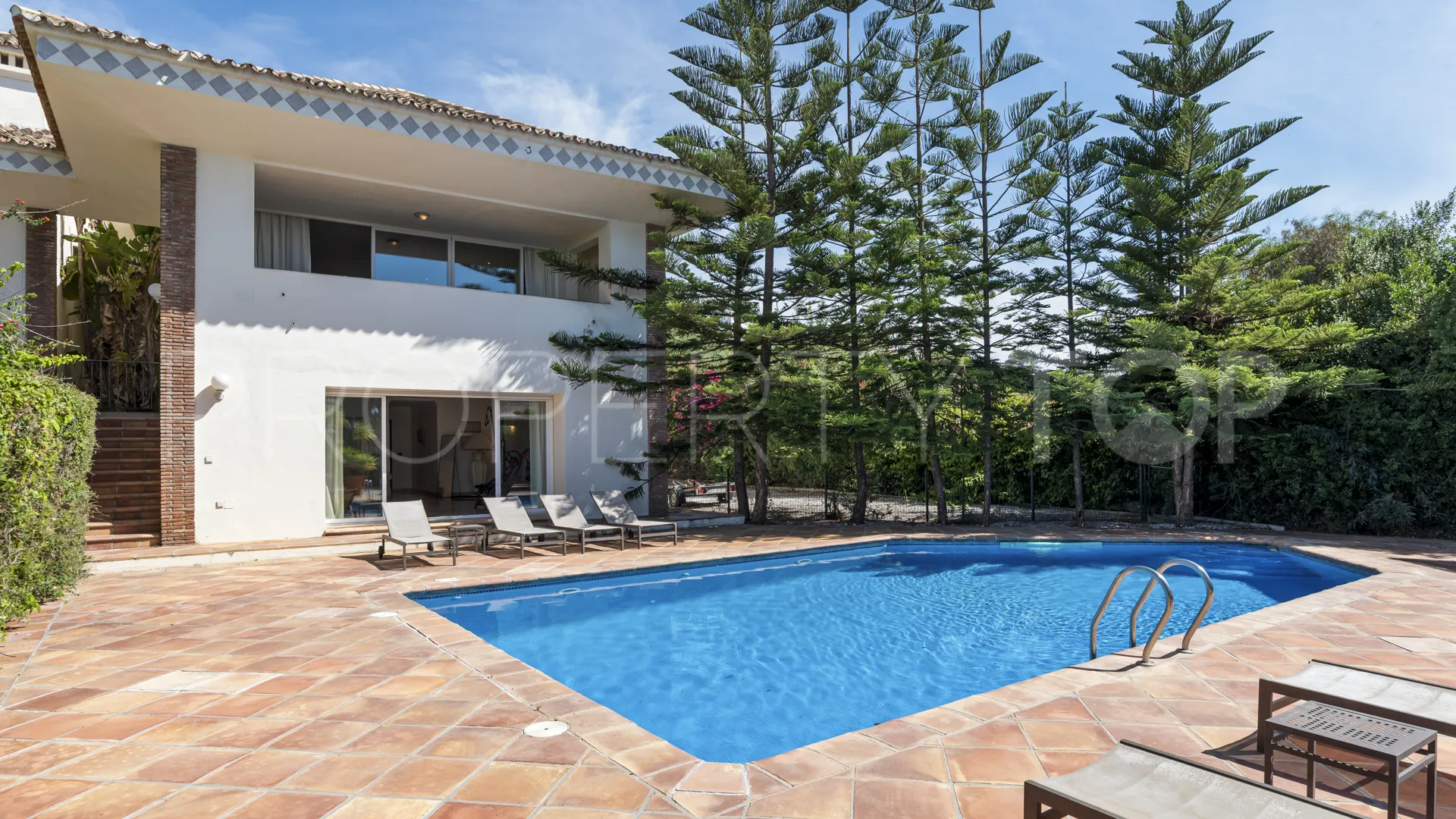 Comprar villa en Puerto del Almendro con 5 dormitorios