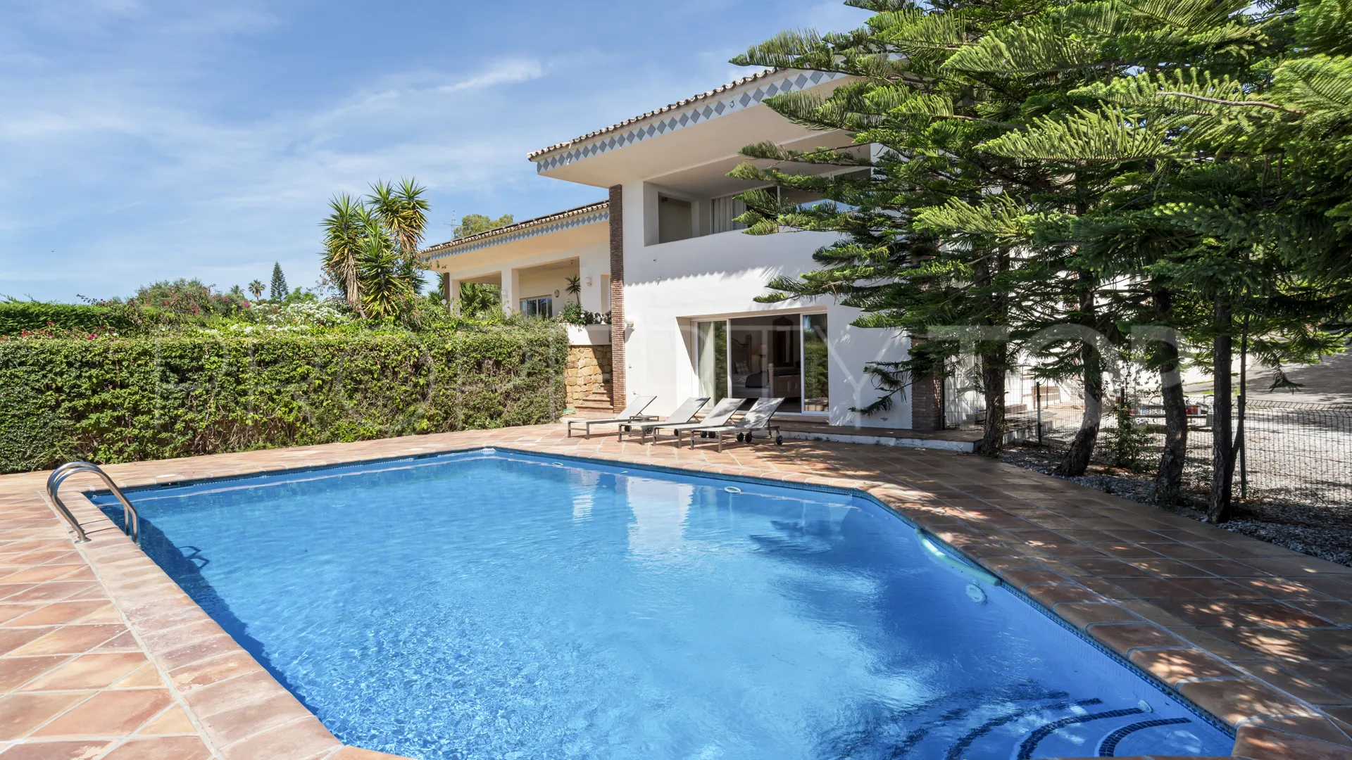 Comprar villa en Puerto del Almendro con 5 dormitorios