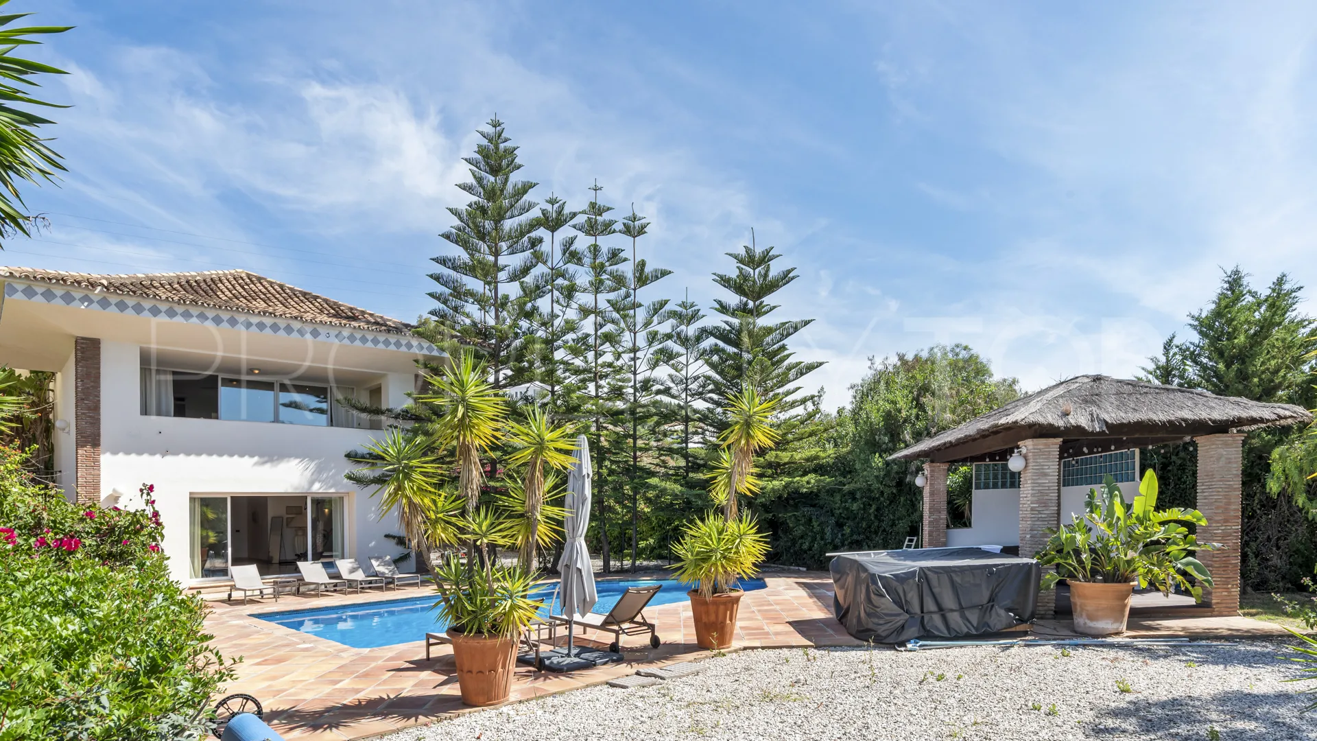 Comprar villa en Puerto del Almendro con 5 dormitorios