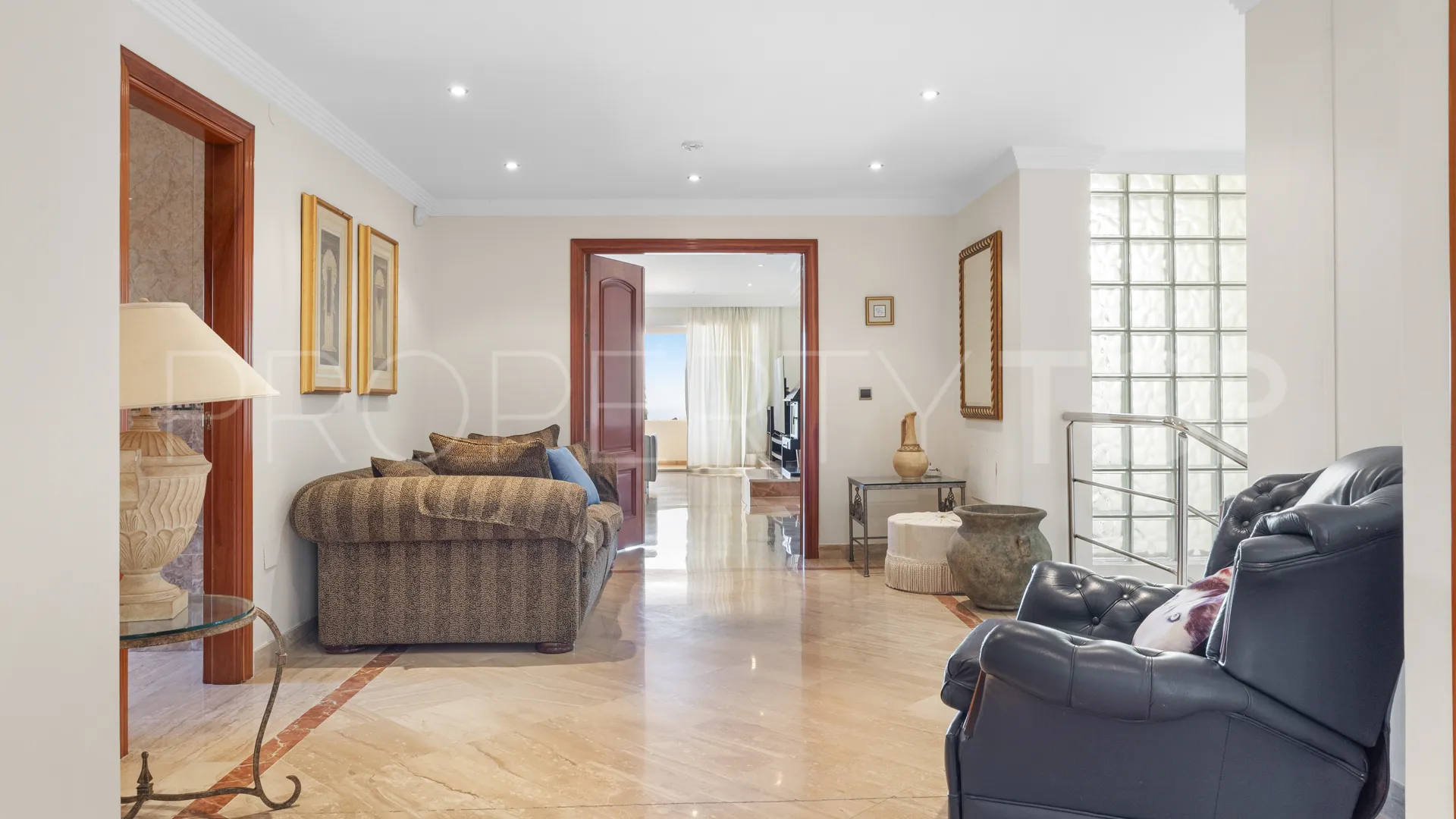Comprar villa en Puerto del Almendro con 5 dormitorios