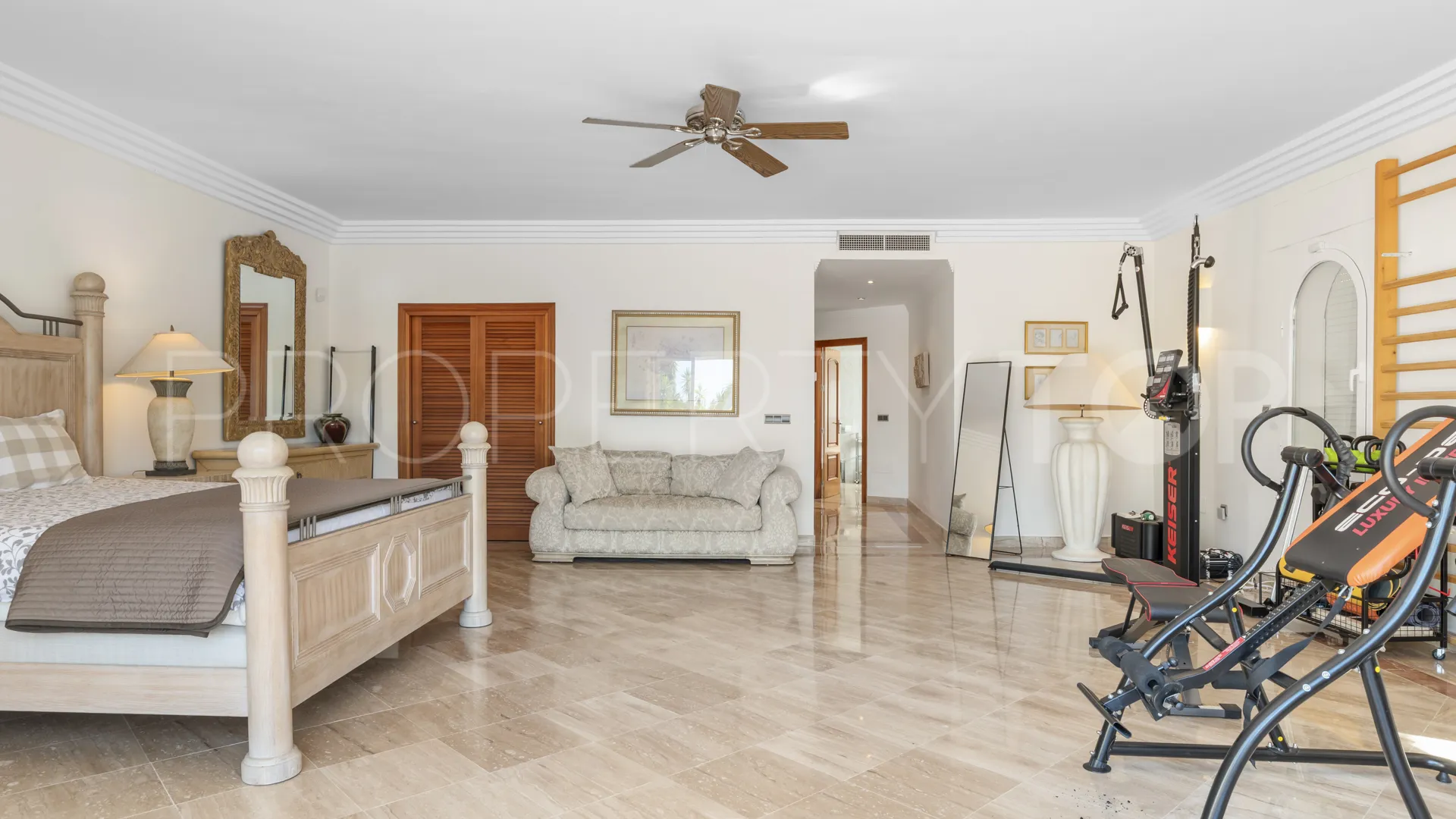 Comprar villa en Puerto del Almendro con 5 dormitorios