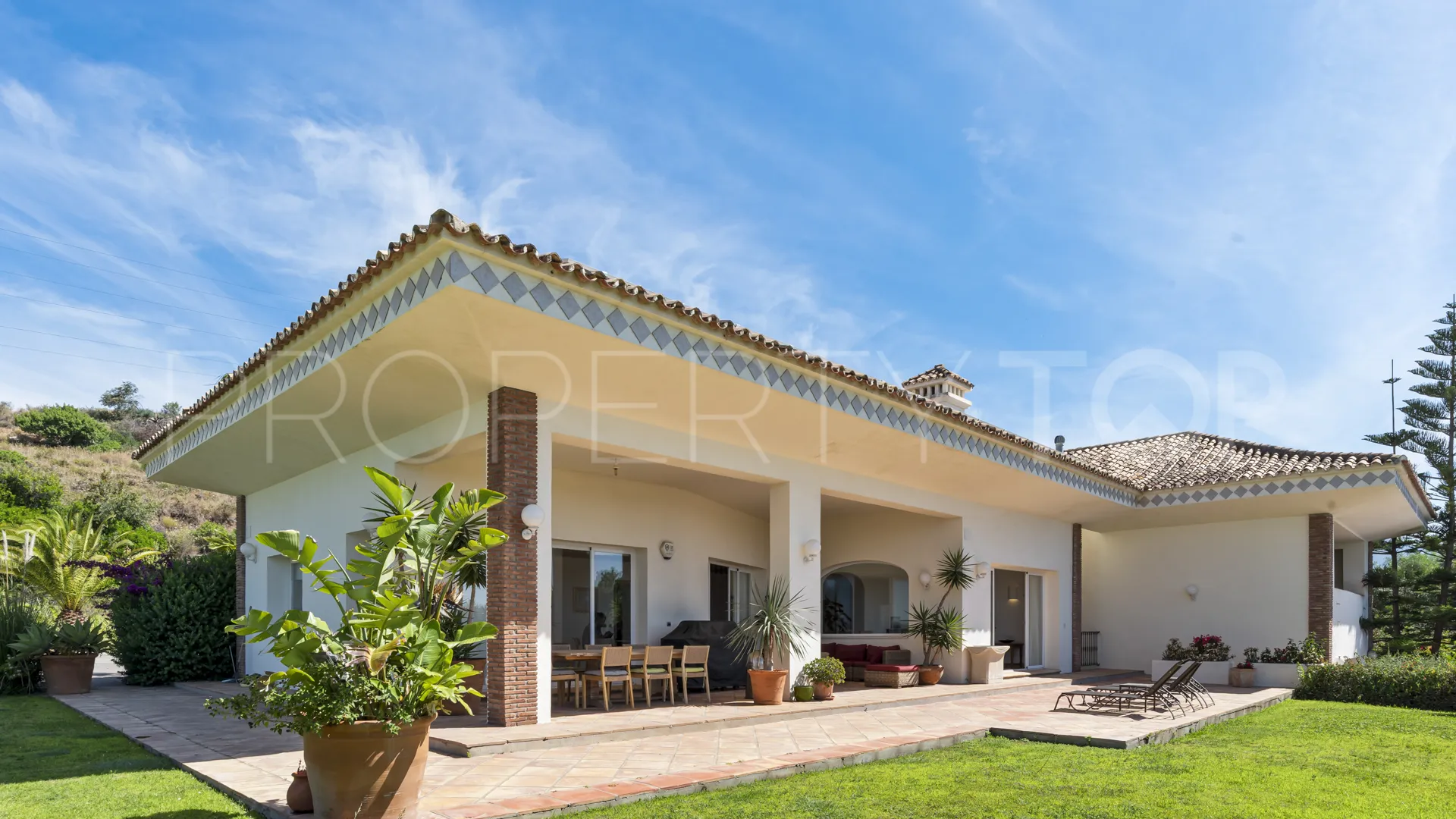 Comprar villa en Puerto del Almendro con 5 dormitorios