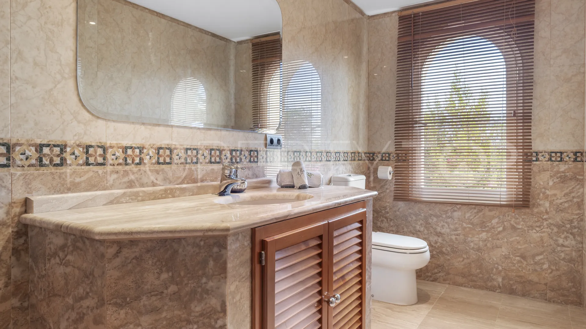 Comprar villa en Puerto del Almendro con 5 dormitorios