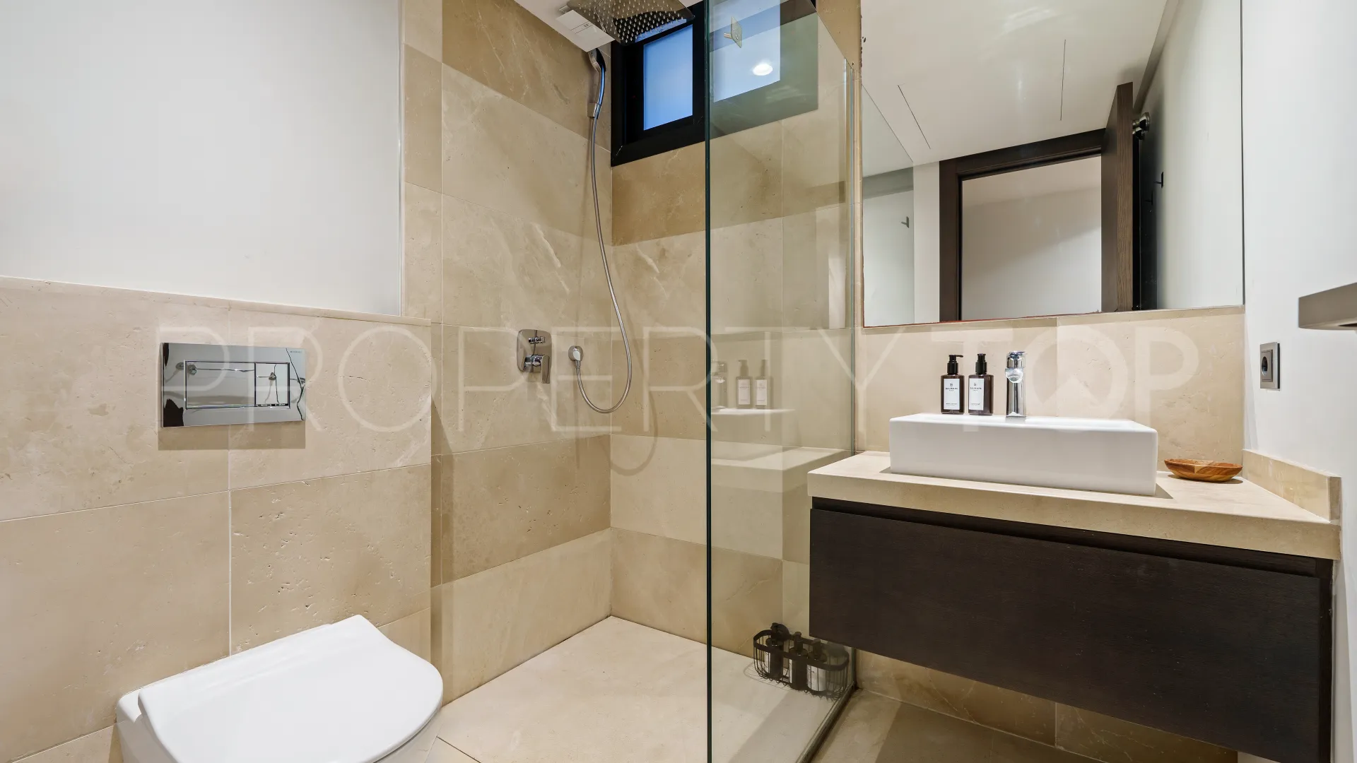 Villa en venta en Nueva Andalucia de 6 dormitorios