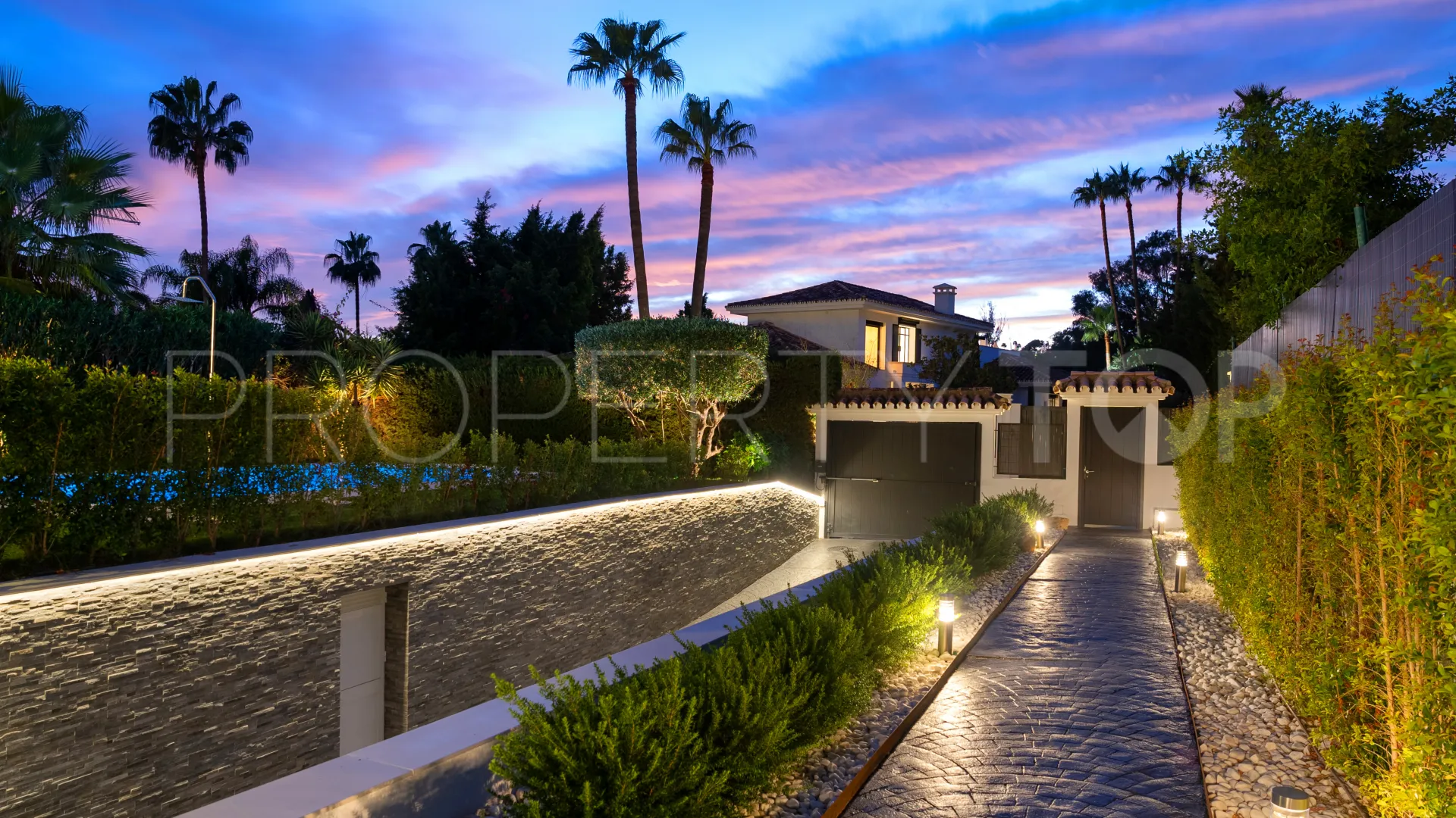 Villa en venta en Nueva Andalucia