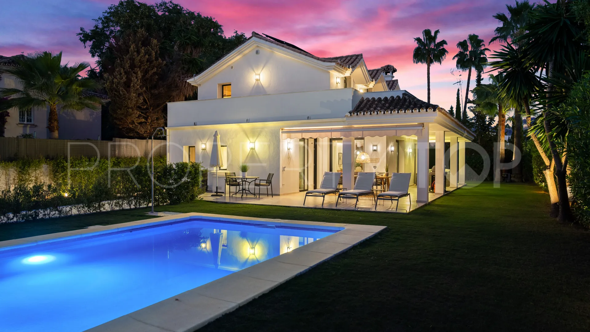 Villa en venta en Nueva Andalucia