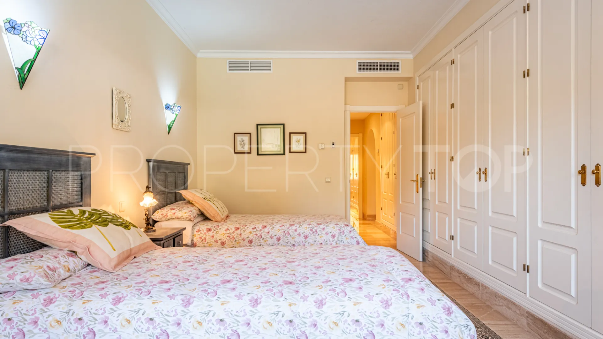 2 bedrooms Alhambra del Golf apartment for sale