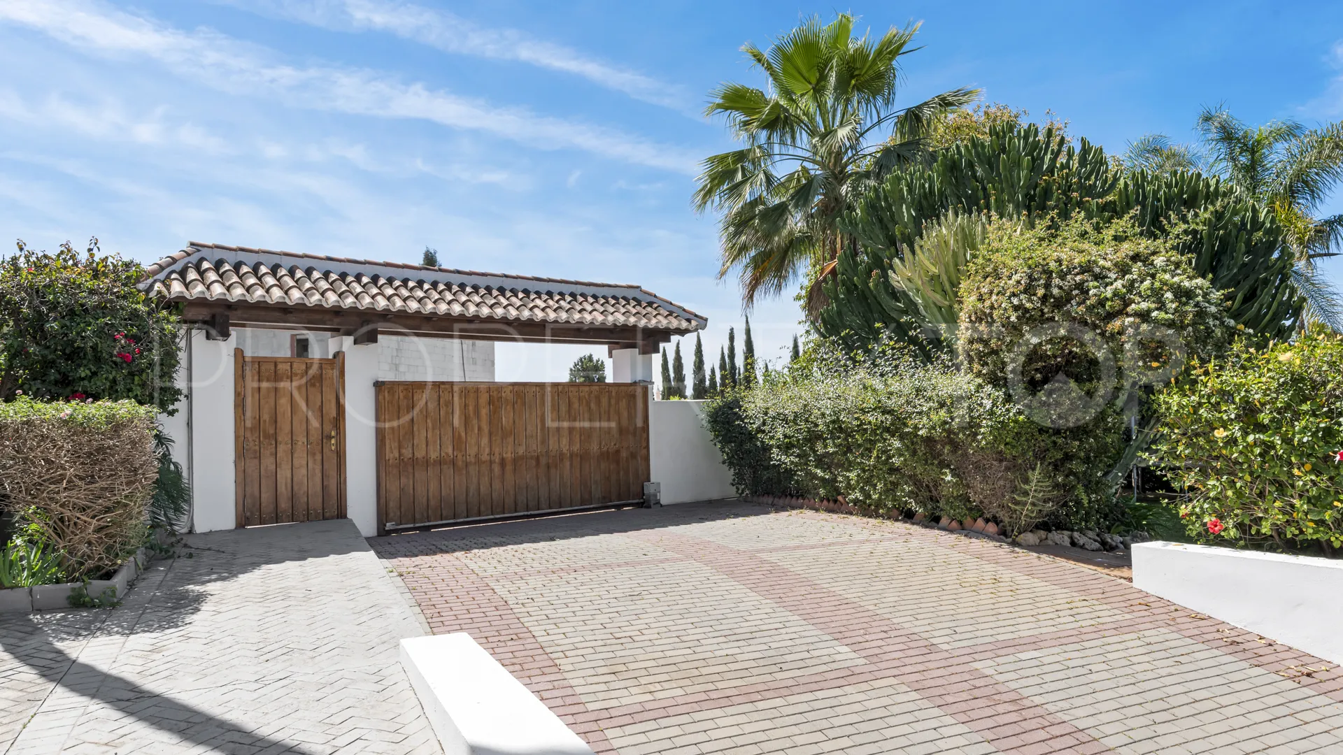 Villa for sale in Paraiso Alto with 6 bedrooms