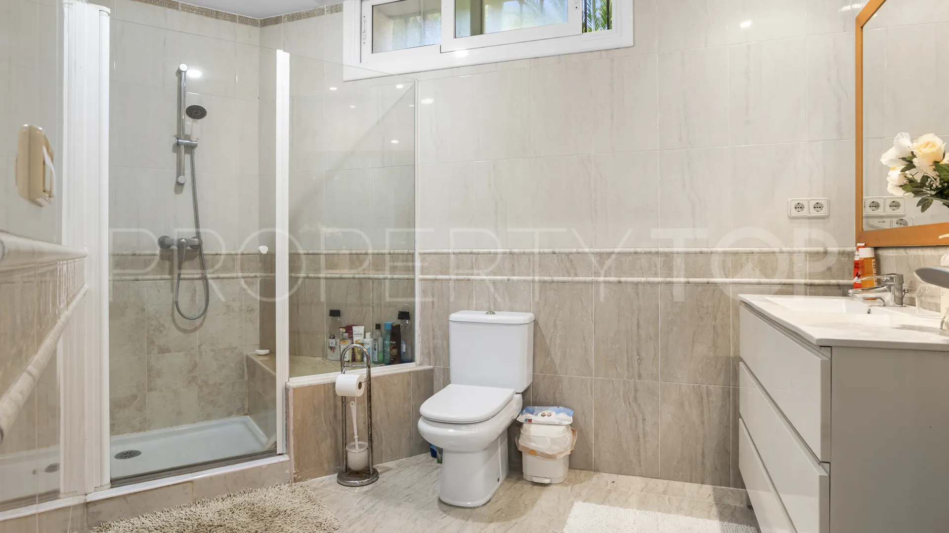 Villa for sale in Paraiso Alto with 6 bedrooms