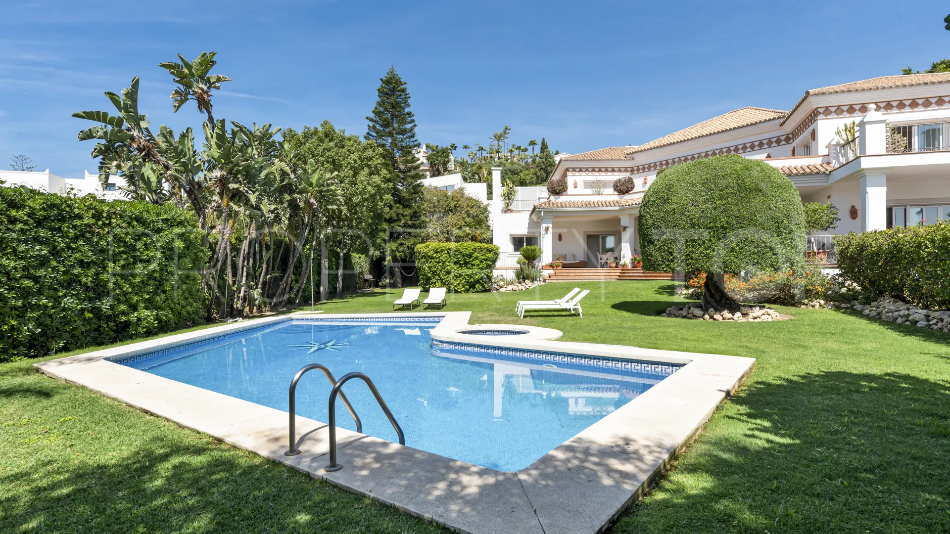 Villa for sale in Paraiso Alto with 6 bedrooms