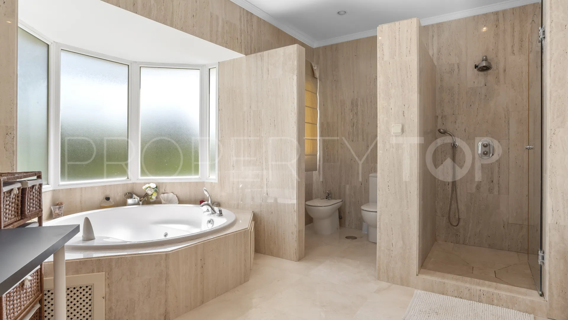Villa for sale in Paraiso Alto with 6 bedrooms