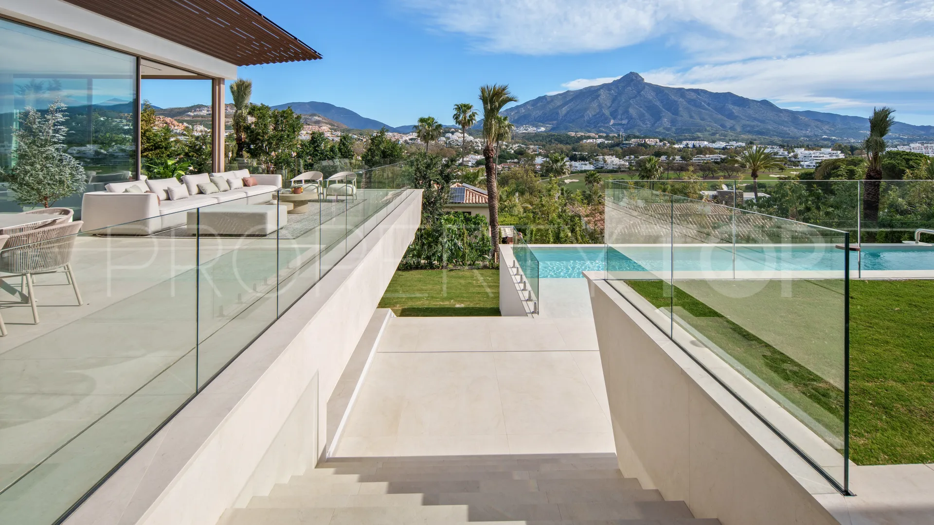For sale villa with 5 bedrooms in Las Brisas