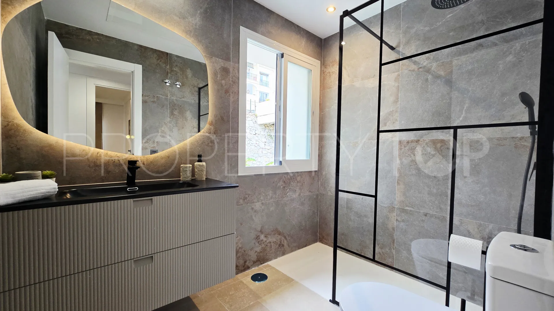 Comprar apartamento con 3 dormitorios en La Quinta