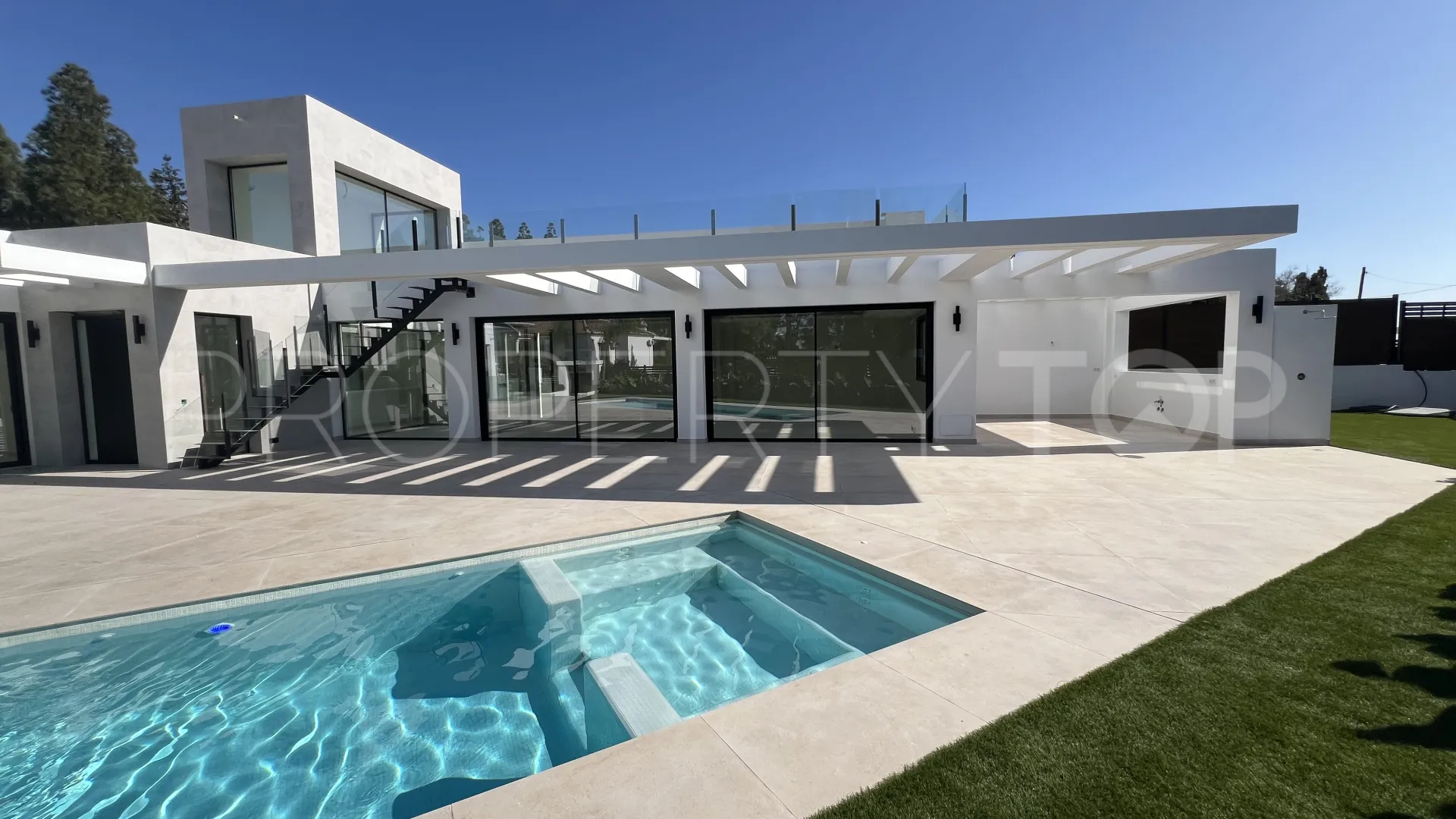 5 bedrooms villa for sale in El Chaparral