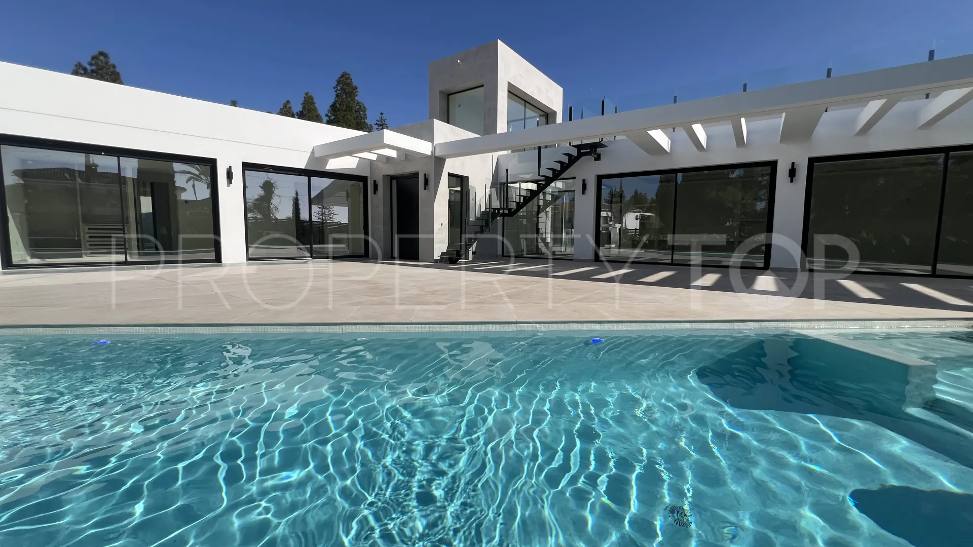 5 bedrooms villa for sale in El Chaparral