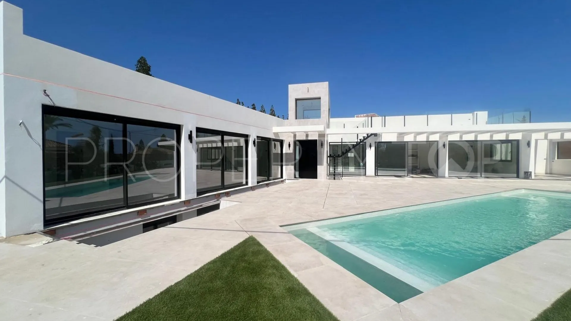 5 bedrooms villa for sale in El Chaparral