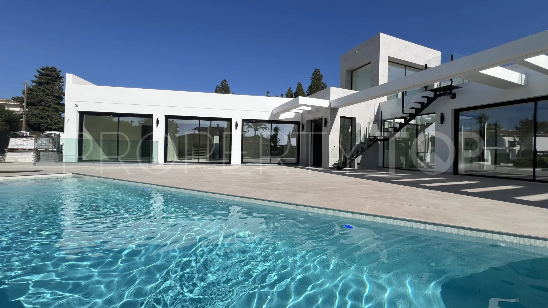 5 bedrooms villa for sale in El Chaparral