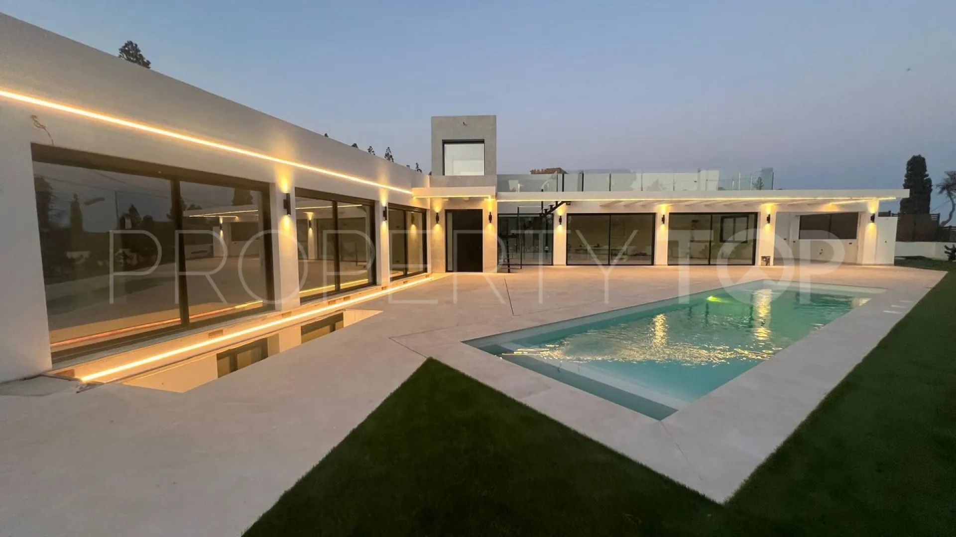 5 bedrooms villa for sale in El Chaparral
