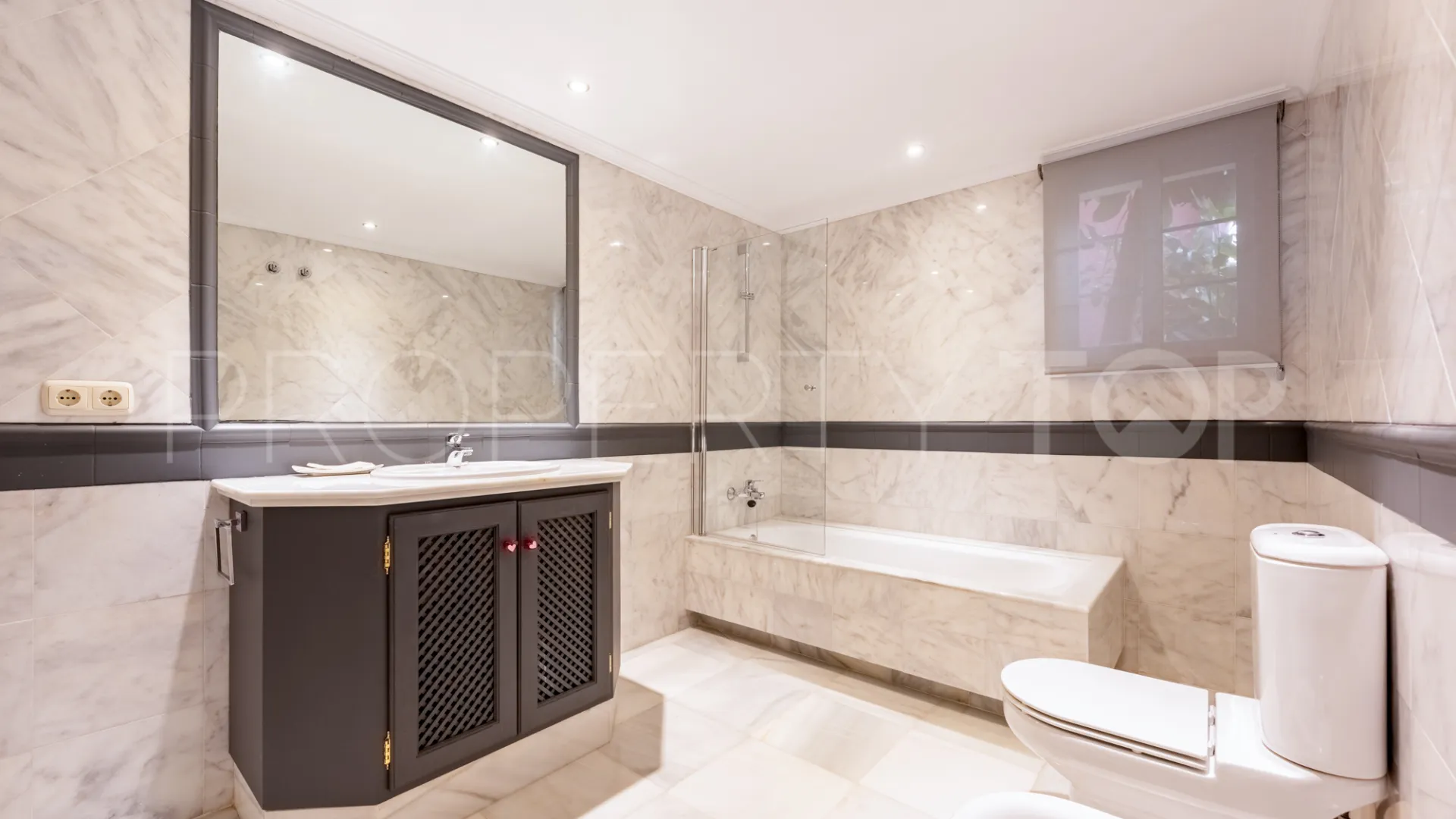 2 bedrooms Monte Halcones apartment for sale