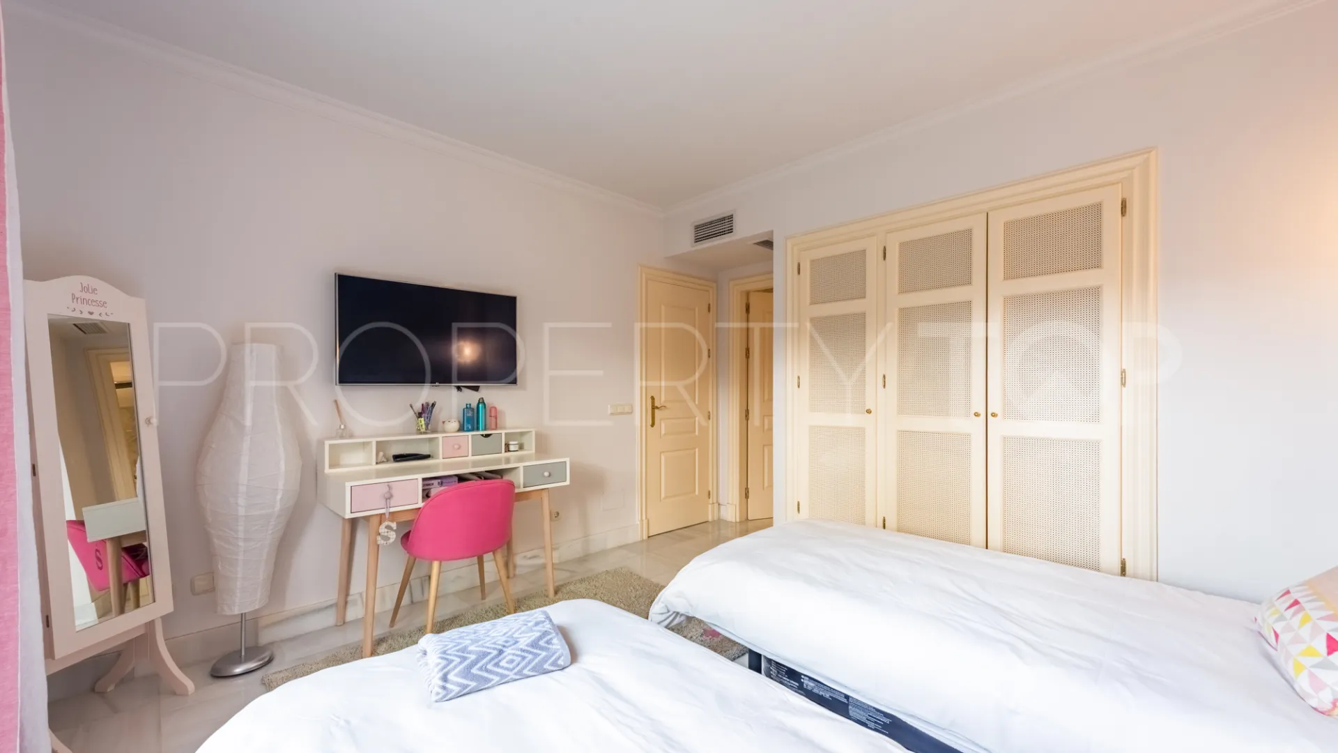 2 bedrooms Monte Halcones apartment for sale