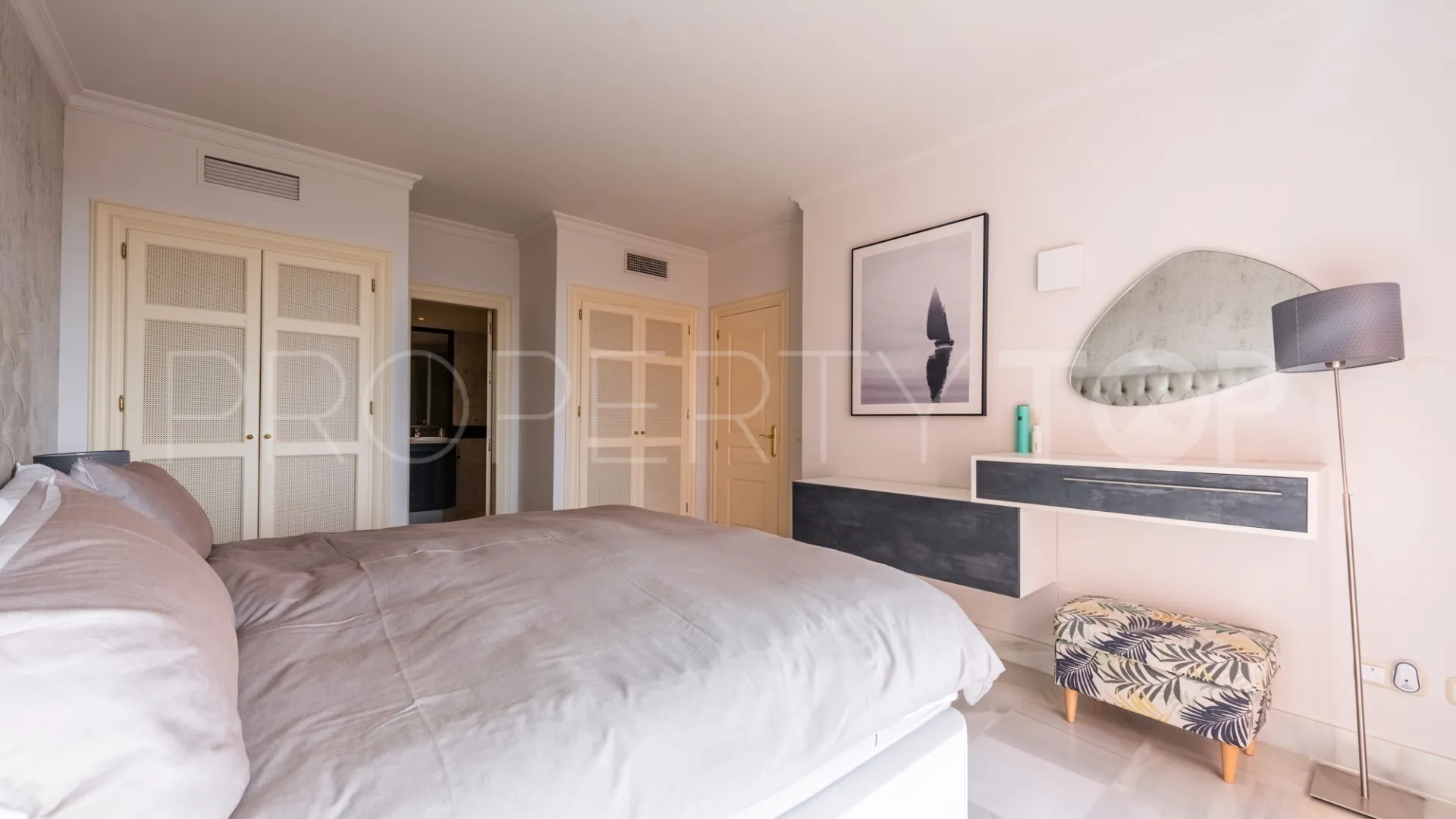 2 bedrooms Monte Halcones apartment for sale