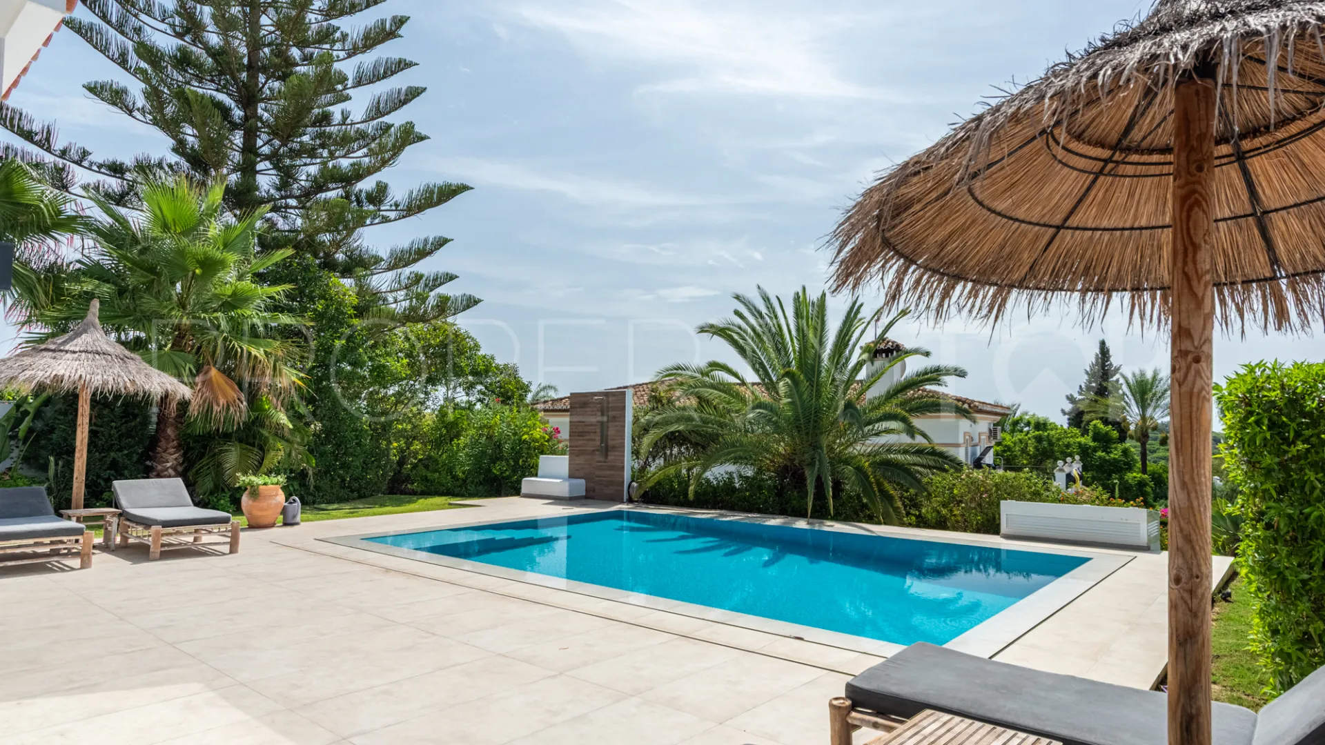 Se vende villa en Elviria