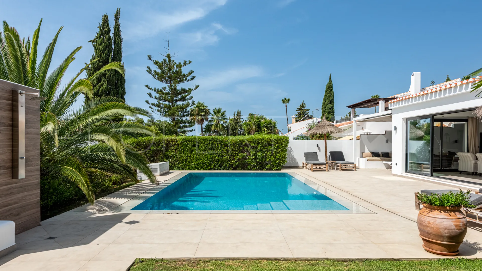 Se vende villa en Elviria