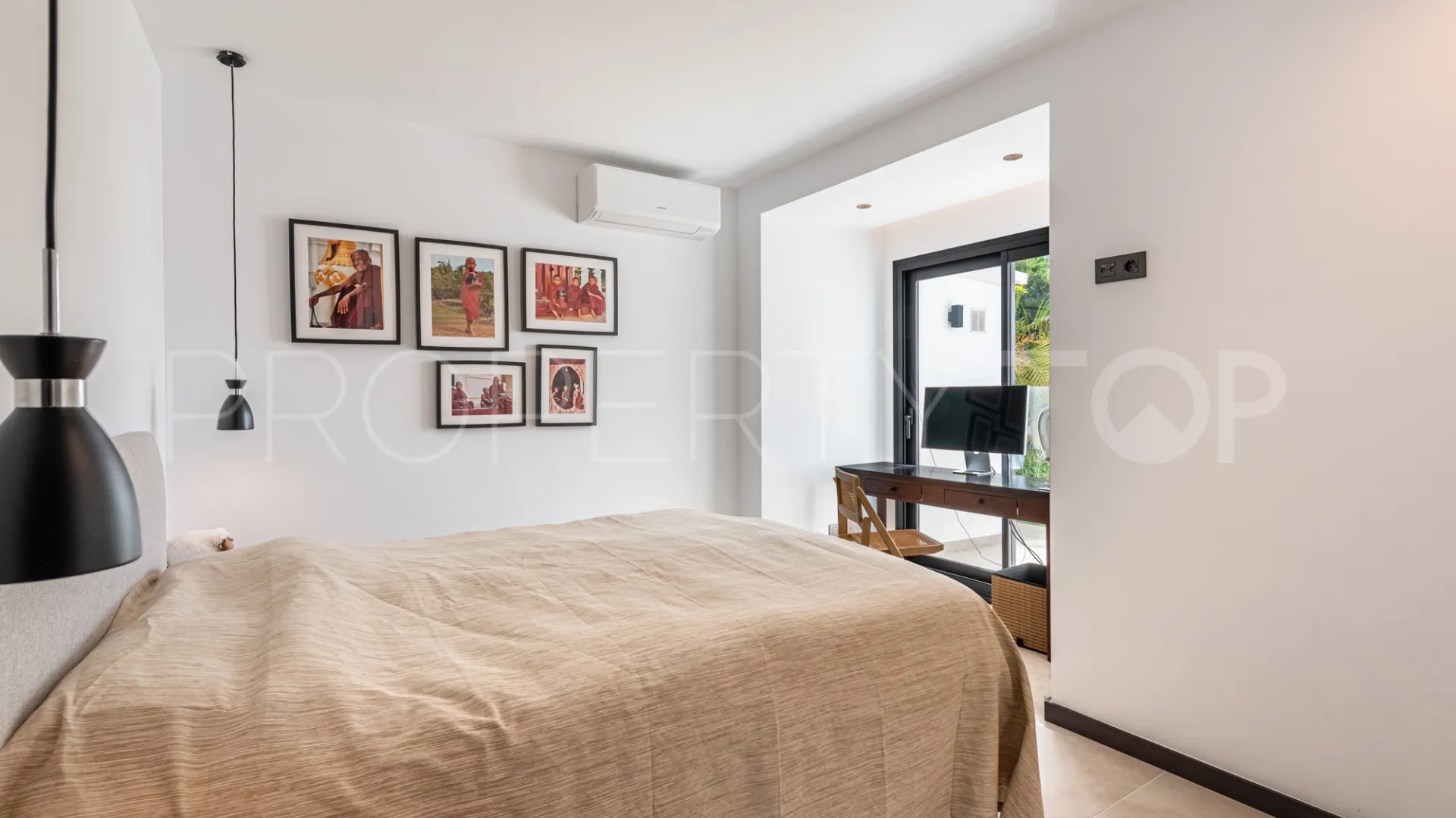 Se vende villa en Elviria
