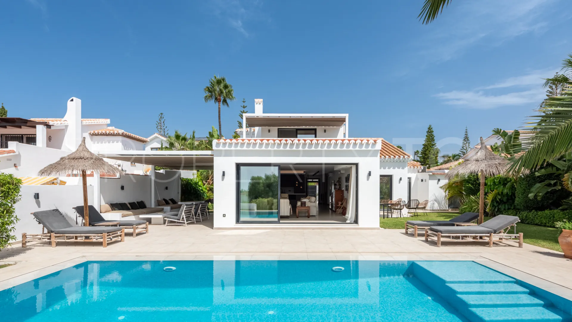 Se vende villa en Elviria