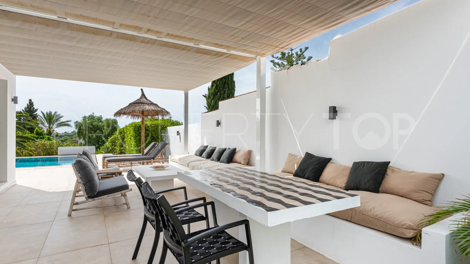 Se vende villa en Elviria
