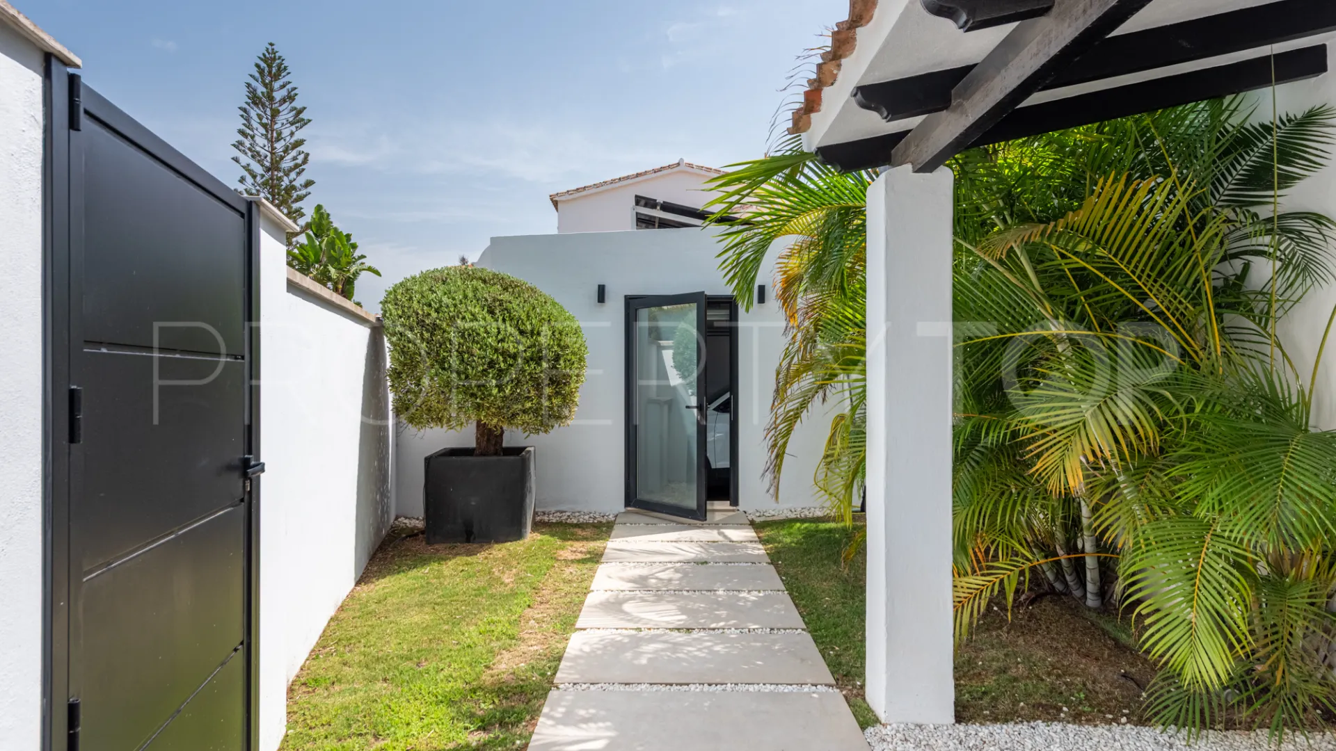 Se vende villa en Elviria
