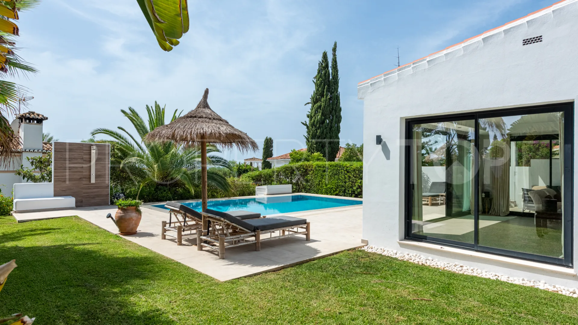 Se vende villa en Elviria