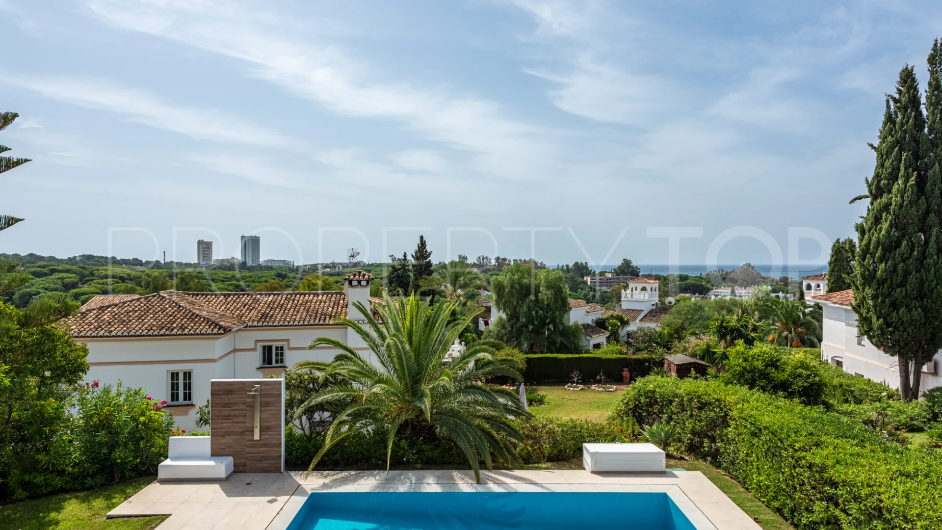 Se vende villa en Elviria