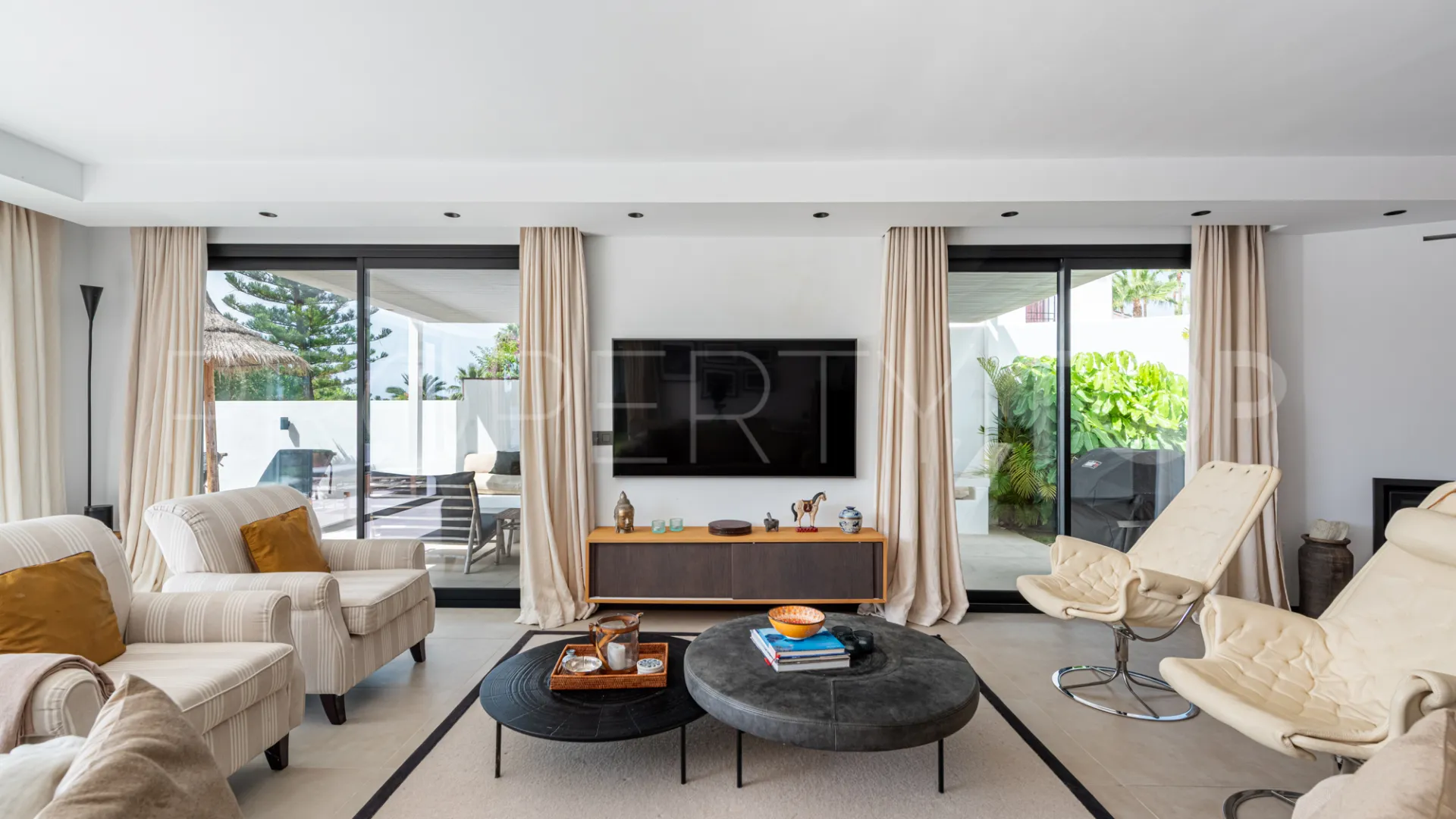 Se vende villa en Elviria