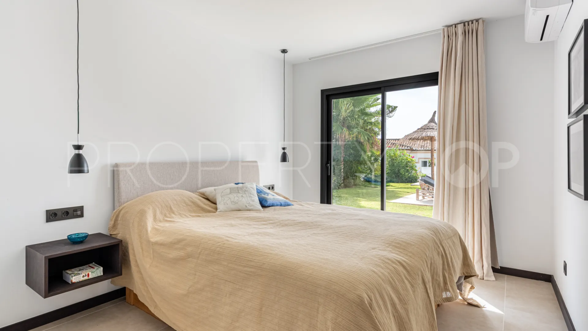 Se vende villa en Elviria