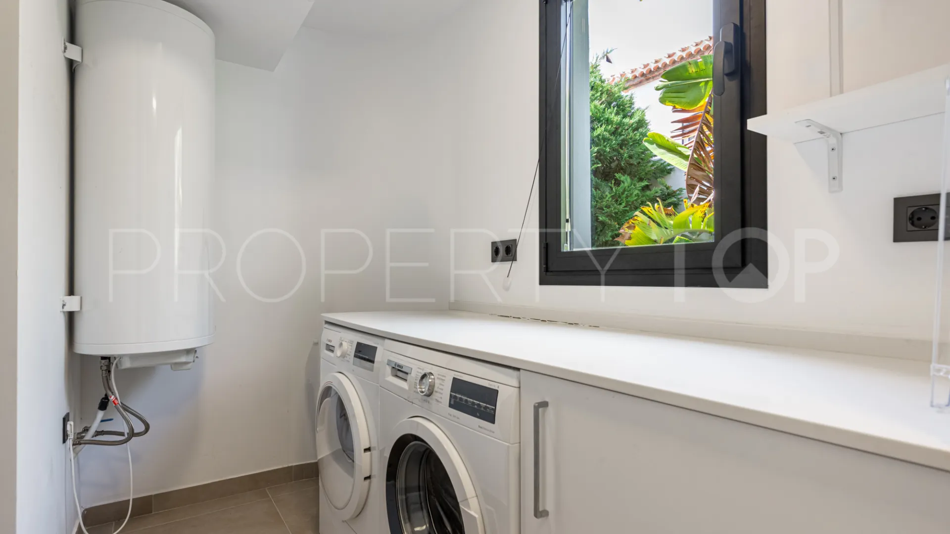 Se vende villa en Elviria