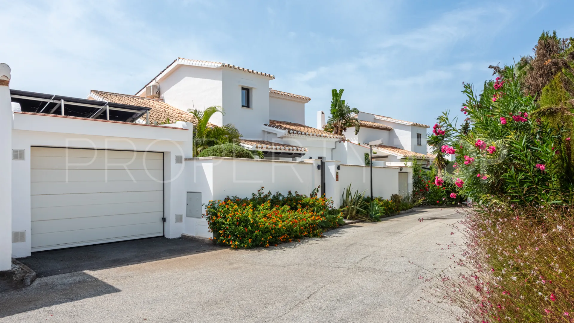 Se vende villa en Elviria