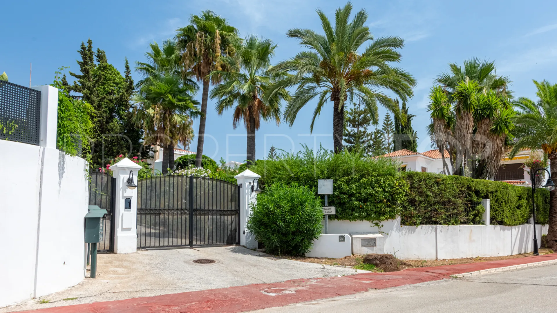 Se vende villa en Elviria