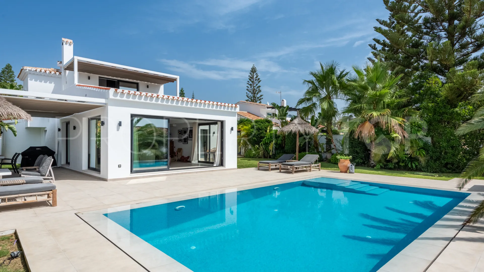 Se vende villa en Elviria